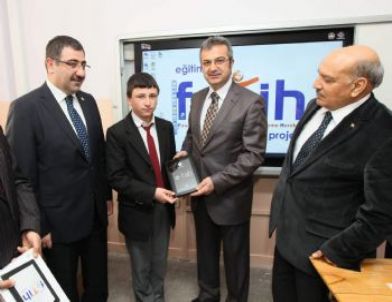 Gebze'de Tablet Bilgisayarlı İlk Ders Yapıldı