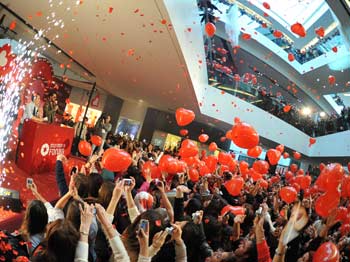 Murat Boz Hayranları Marmara Forum'da İzdiham Yarattı