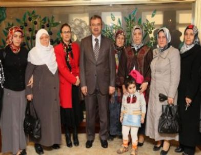 Başkan Köşker, Çayırova Kadın Kolları Yönetimini Kabul Etti
