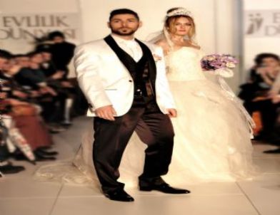 Manken Okan Canbolat 9 Martta Sheraton'da Podyumda