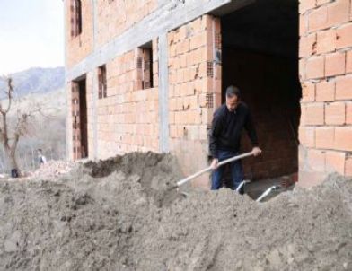 Silopi'de Öğretmenler İçin Yapılan Lojmanlar Tamanlanma Aşamasına Geldi