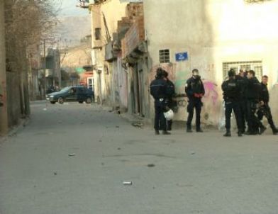 Cizre'de Yasadışı Gösteriler: 12 Gözaltı