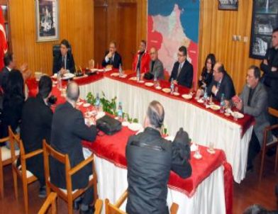 EMİTT Ödülünü Valiye Teslim Etti