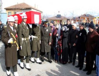 Erzincanlı Şehit Astsubay Toprağa Verildi