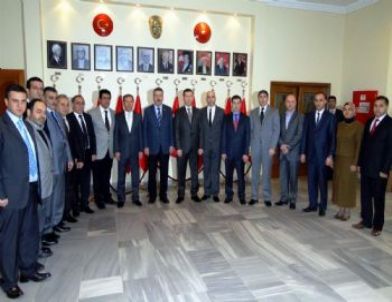 MÜSİAD Heyeti İzmir Valisi Cahit Kıraç'ı Ziyaret Etti