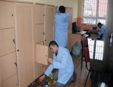 Okulları Tamir Ederek Sınav Oluyorlar