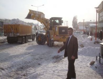 Çaldıran'da Kar Temizleme Çalışması