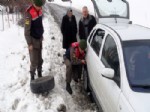 YUNUSLAR - Gediz'de Araç Sürücülerine Jandarma Trafik Ekipleri Tarafından Yol Desteği