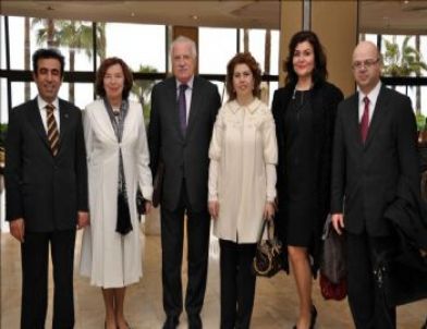 Çek Cumhurbaşkanı Klaus Ülkesine Uğurlandı