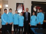 Milli Takım Yolcusu Tekvandocular, Belediye Başkanı Akgül'ü Ziyaret Etti