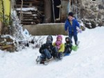 Simav’da Kar En Çok Çocuklara Yaradı