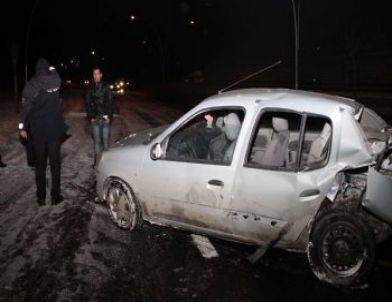 Ankara'da Buzlanma Kazaları Beraberinde Getirdi: 1 Yaralı