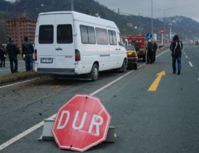 Çayeli'nde Zincirleme Kaza: 2 Yaralı
