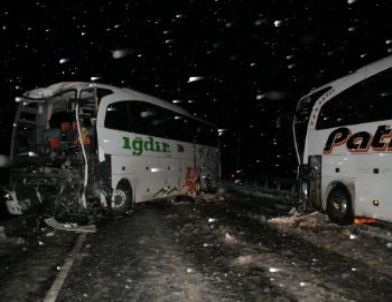 Erzincan’da İki Otobüs Çarpıştı: 21 Yaralı