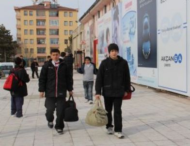 Trafik Kazası Geçiren Futbolcular Çorum'a Döndü