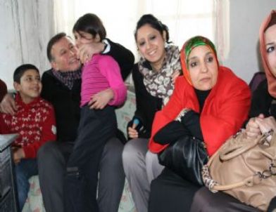 Aileyi Ziyaret Eden Ak Partililer, Ailenin Hikayesini Dinlerken Gözyaşlarına Boğuldu