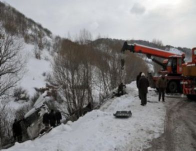 Gümüşhane'de Kar Yağışı Kazaları Beraberinde Getirdi