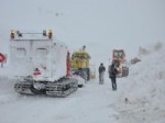 Muş'ta Mahsur Kalan Araçlar Saatler Sonra Kurtarıldı