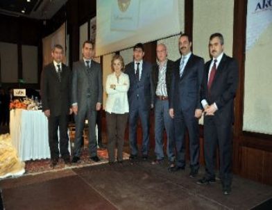 Nazlı İlıcak: Cemaate Dokunan Yanmıyor, Yanan Cemaati Mazeret Gösteriyor