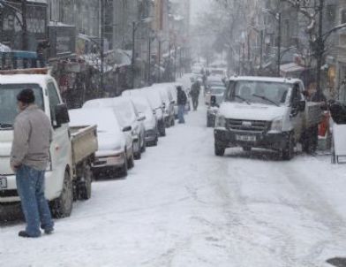 Bandırma'da Kar, Hayatı Olumsuz Etkiliyor