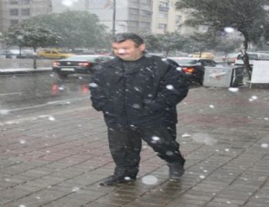 İzmir'e 5 Yıl Aradan Sonra Kar Yağdı