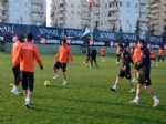 İSTANBUL GÜNGÖRENSPOR - Soğuk Hava Futbolcuları Da Etkiledi