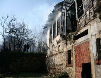 İçişleri Bakanı Şahin'in Oğlunun Tarihi Evinde Yangın