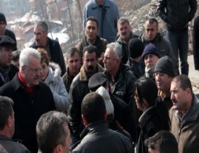 Başkan Tanık, Heyelan Bölgesindeki Ziyaretlerini Sürdürüyor