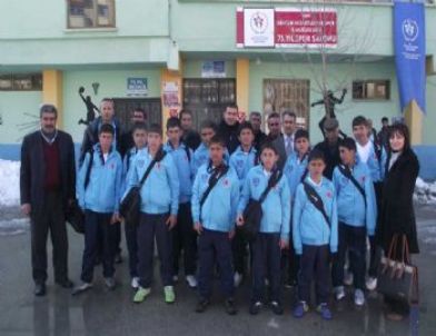 Depremzede Minikler İsviçre'ye Uğurlandı