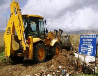Edremit'te Hayvan Barınağı Yapımı Çalışmaları Durduruldu