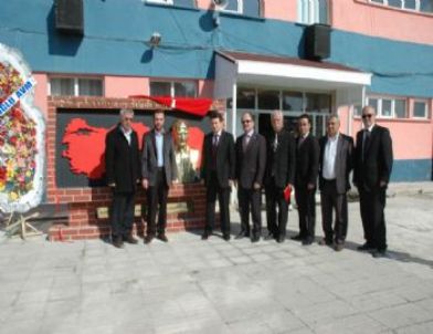 Eşme’de Hayırsever İşadamı Mustafa Dere’den Eğitime Katkı