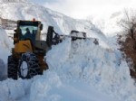 NURETTIN YıLMAZ - Karla Mücadele Ekipleri Ücra Köylerin Yollarını Açıyor
