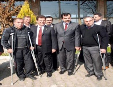 Kazazede Başkanlar Koltuk Değnekleriyle Mesaide