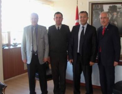 Kütahya Valisi, Müftü Mustafa Üskülüplü'yü Ziyaret Etti