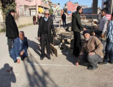 Okulun Bahçe Duvarı Yol Ortasında Kaldı