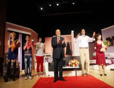 Yenimahalle Belediyesi'nden Bankacılara Tiyatro