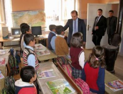 Kaymakam Nebioğlu, Köy Okullarını Ziyaret Etmeye Devam Ediyor