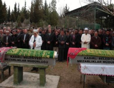 Okul Servisi Saldırısında Ölen İki Öğrenci Toprağa Verildi