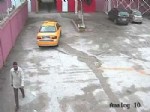 Taksiyle Hırsızlık Yapmaya Gitti, Emniyetin Önünden Geçince Yakalandı