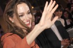 Sırplar Angelina Jolie'ye 'gelme' Dedi