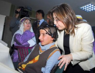 Bakan Şahin'den Engellilere Müjde