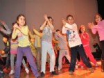SALSA - Foça Belediyesinin Ücretsiz Dans Kursları Yoğun İlgi Görüyor
