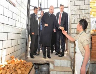 Maliyle Bakanı Şimşek, Mardin'de Tarihi Mekanları Gezdi