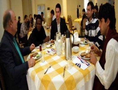 Rektör Coşkun, Yabancı Uyruklu Öğrencilerle Bir Araya Geldi