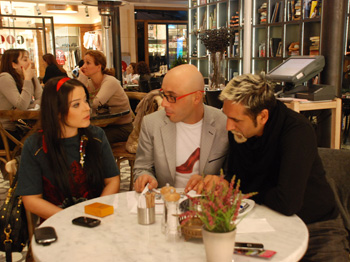 Ececan Gümeci, Gerçek Hayatta Neşe Dolu