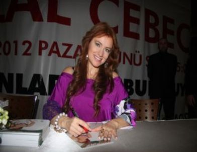 Hilal Cebeci Panpişleri İle İmza Gününde Buluştu