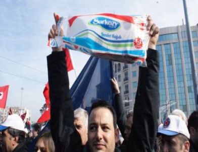 'Sarkozy' Marka Tuvalet Kağıdına Yoğun İlgi