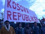 RAHIBE TERESA - Kosova'da Halk Sırbistan'la Anlaşmayı Protesto İçin Meydandaydı