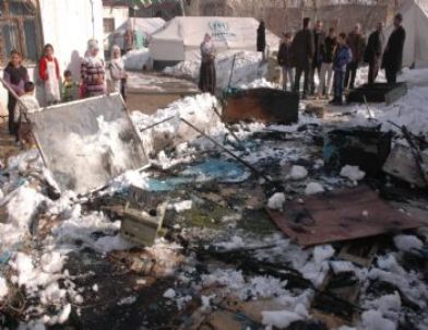 Van'da Çadır ve Konteyner Yangını