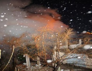 Bayrampaşa'da Gecekondu Yangını